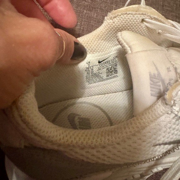 SOLD‼️NIKE Air Max in EUC - Picture 3 of 5